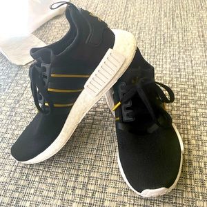Adidas Original Women’s NMD R1 Sneaker (US) sz 7